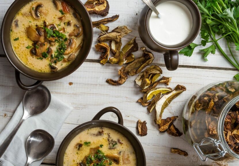 Вкусный суп из сушеных грибов