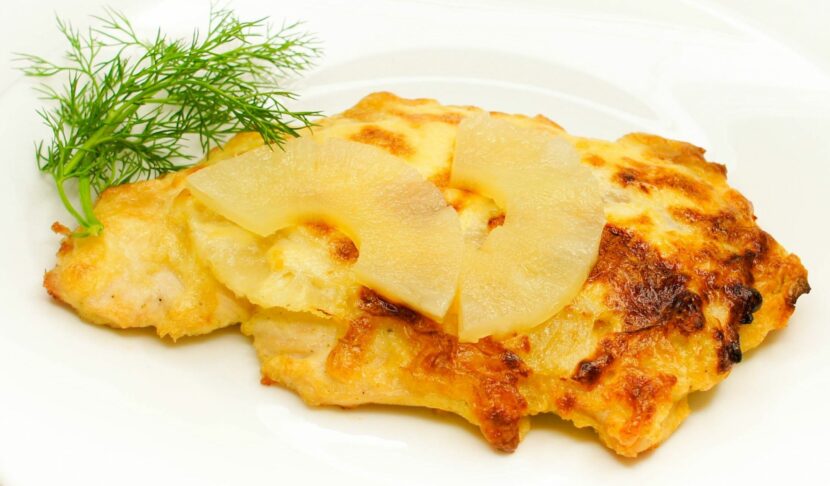 Курица под ананасами