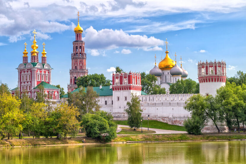 Новодевичий женский монастырь в Москве
